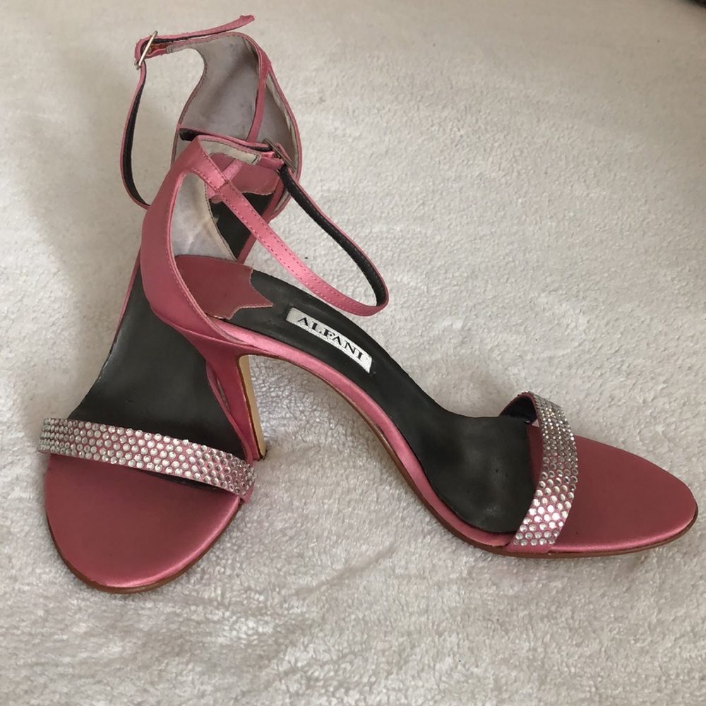 🆕ALFANI 💖🩶Pink Satin & Rhinestone Sandal! Size 7! Vintage! New! Never worn! - Picture 16 of 16